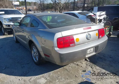 2008 Ford Mustang V6 Deluxe z USA, uszkodzony, nr VIN 1ZVHT80N185162090